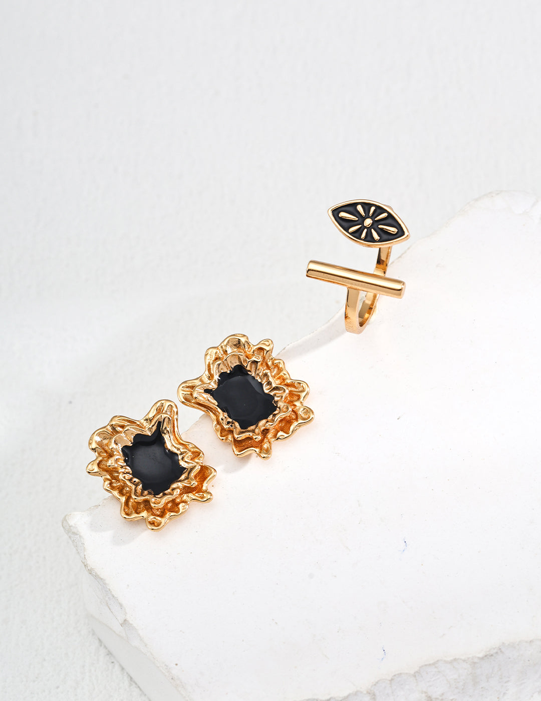 S925 Simple Black Drip Glaze Earrings