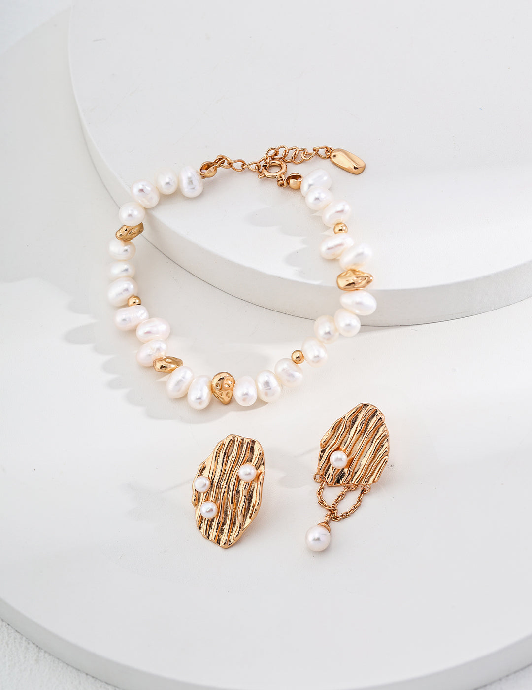 Temperament Pearl Necklace and Bracelet Set