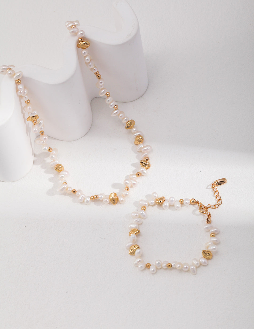 Temperament Pearl Necklace and Bracelet Set